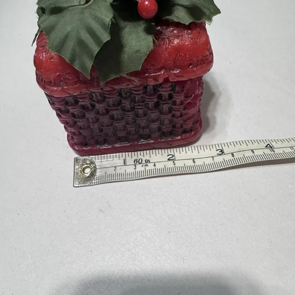 Vintage Holly Berry Basket shaped candle Christmas 1984 Wax square box w/ lid‎